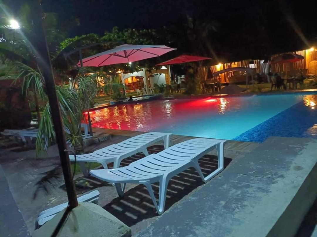 Rrj'S Beach Resort ออสลอบ ภายนอก รูปภาพ